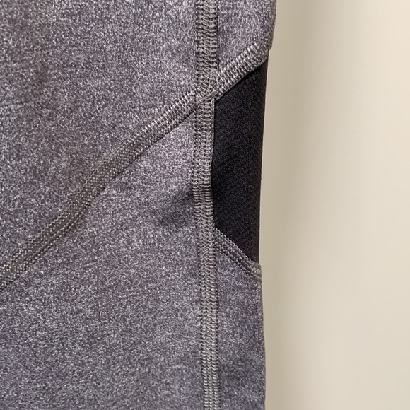 Lululemon Pace Rival Crop Legging with Pockets
Heathered Black / Slate Size 6 - Picture 9 of 14